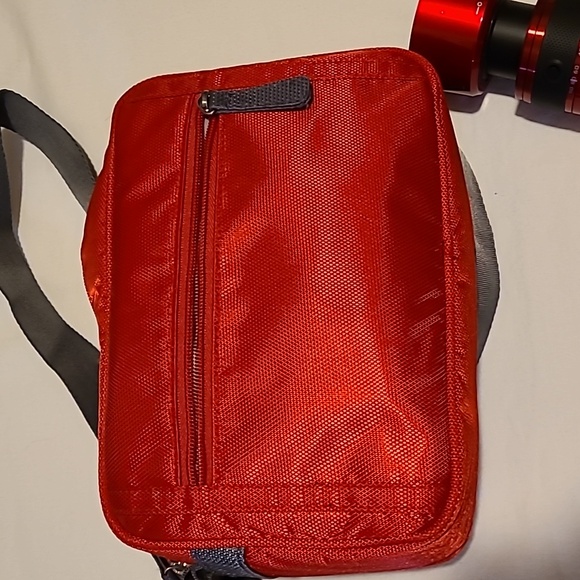 Nikon 1 J1 Digital Camera With Bag Red - Picture 10 of 12